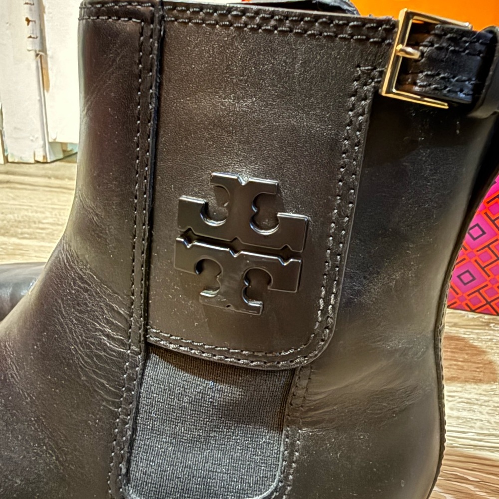 EUC Tory Burch Black Leather Boots Sleek Design with Box and Dust Bag - Picture 5 of 10